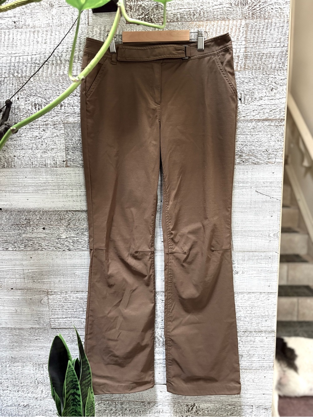 MEC | Technical Performance Outdoor Bootcut Pants - Women's 6, Khaki/Brown